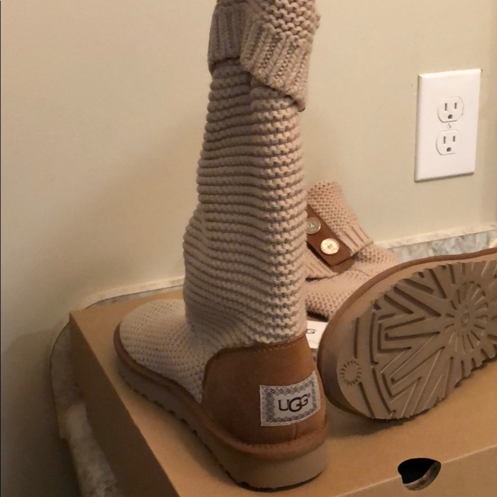 UGG - Picture 6 of 6